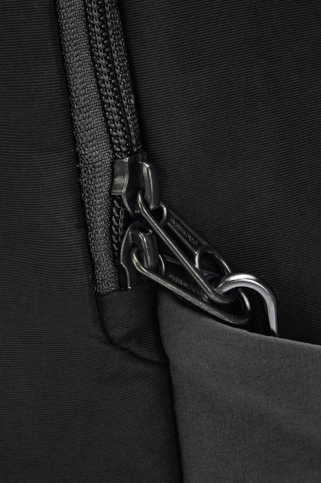 Work & Laptop>Macpac Pacsafe Metrosafe Ls450 25L Backpack